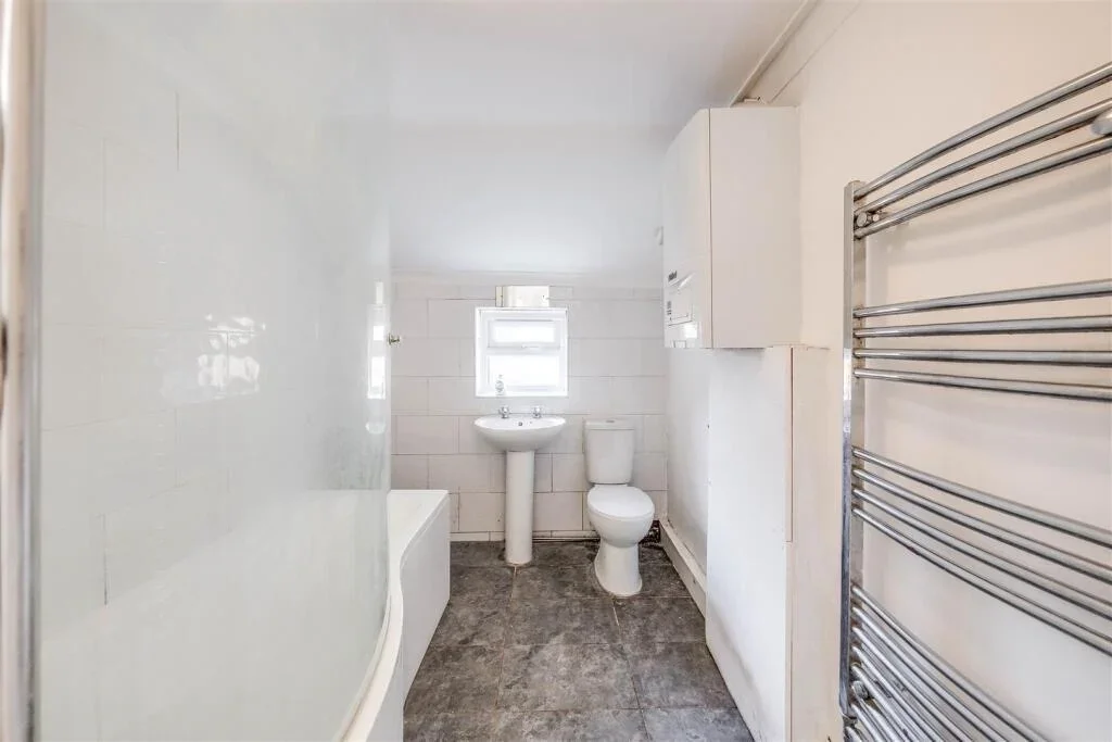 Room West Hill in Dartford