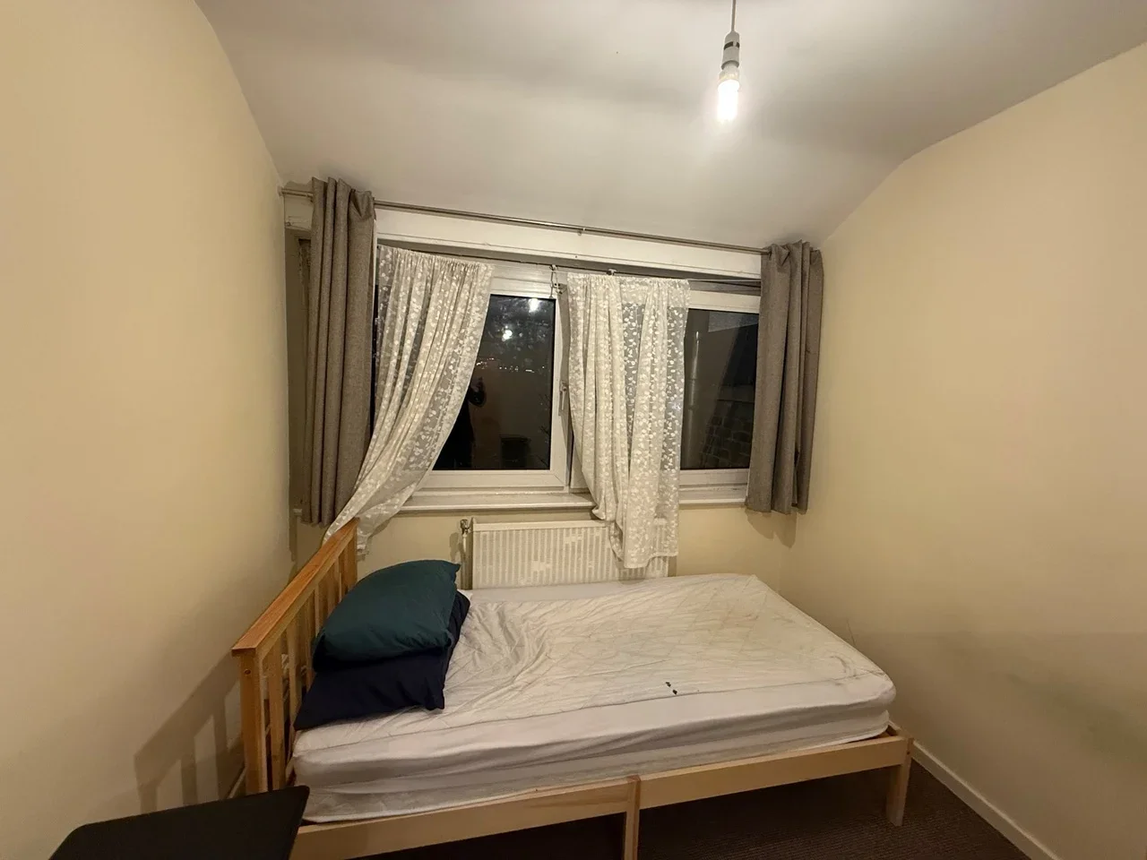 Room Sumner Road in Greater London