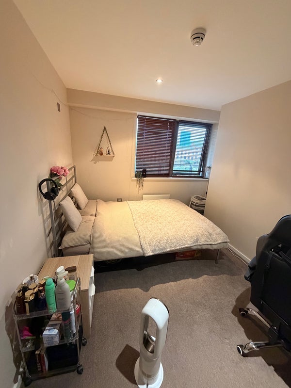 Room Chester Road in Manchester