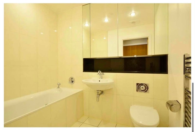 Room Juniper Drive in Greater London