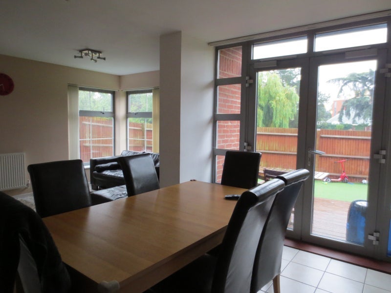 Room Windmill Road in Slough