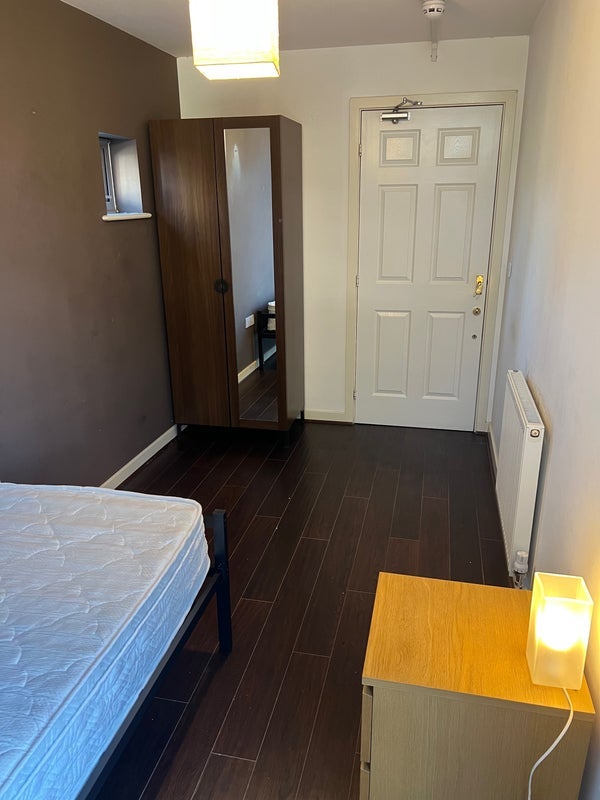 Room Windmill Road in Slough