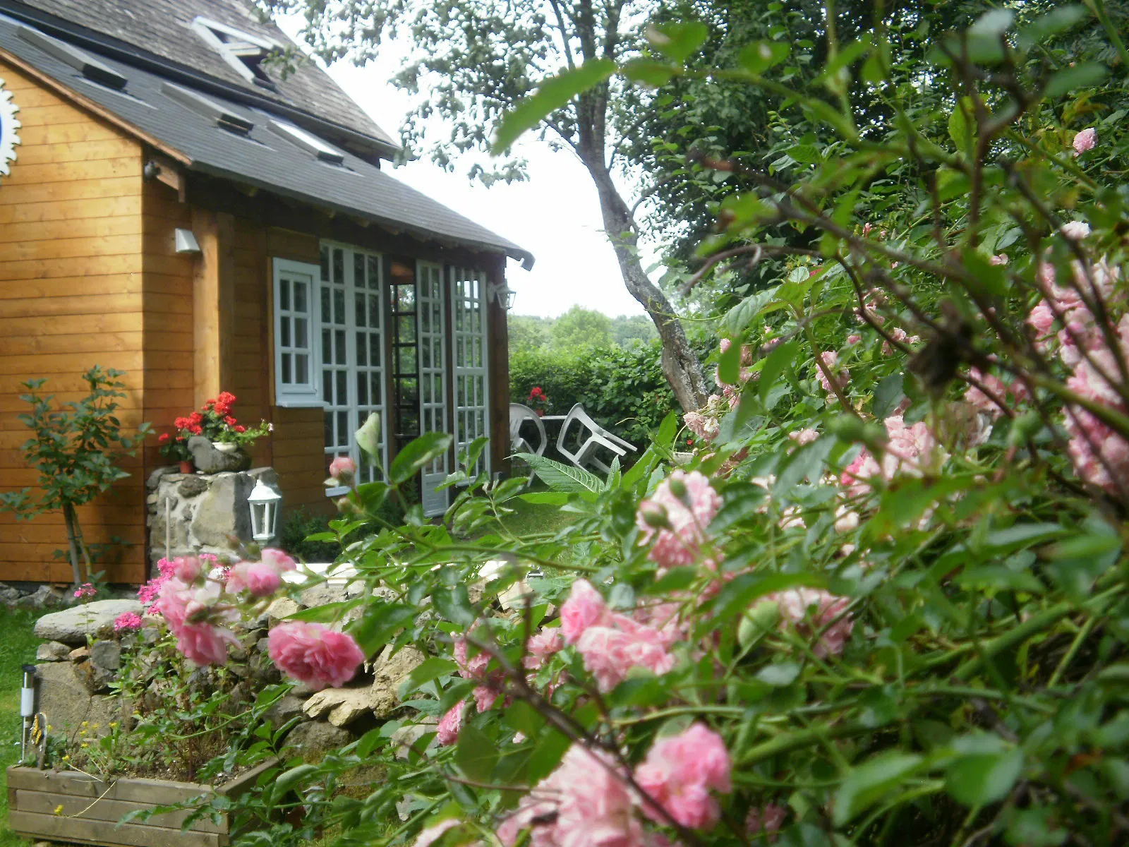 House Place des Tilleuls in Rochefort-Montagne