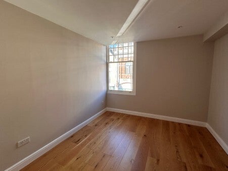 Flat East Park in Crawley