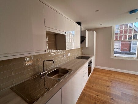 Flat East Park in Crawley