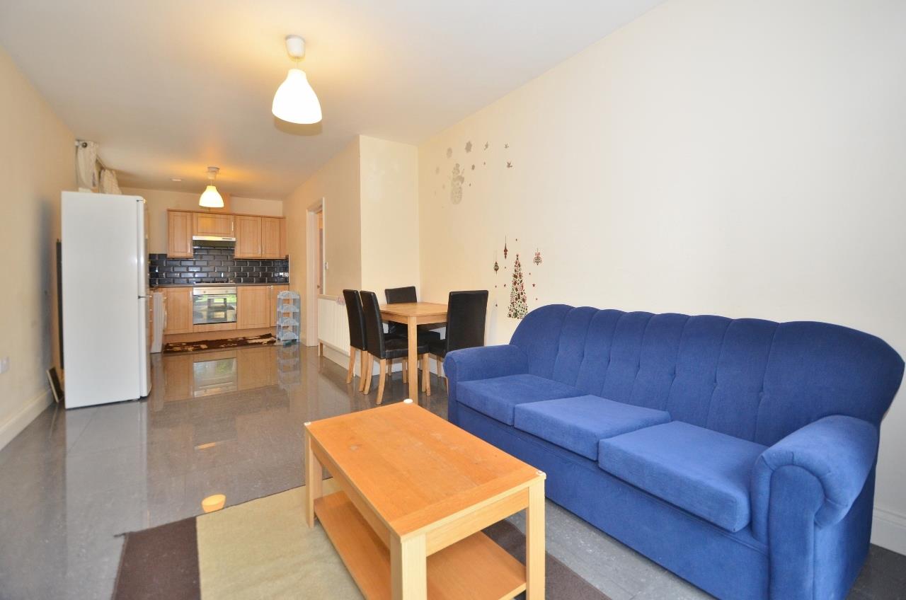 Flat Bath Road in Greater London