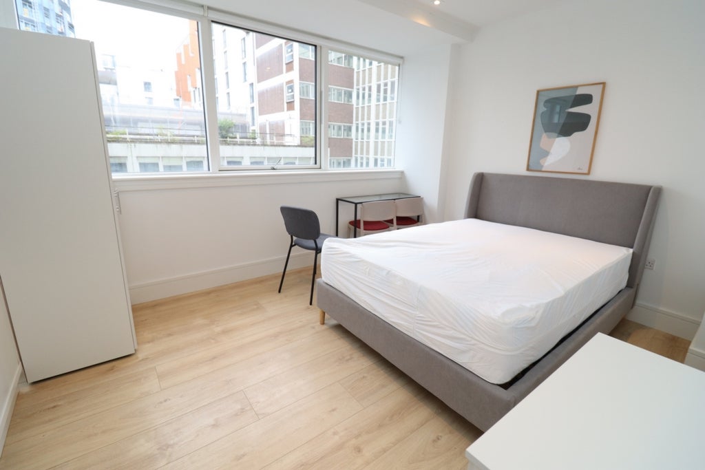 Room Globe Road in Greater London