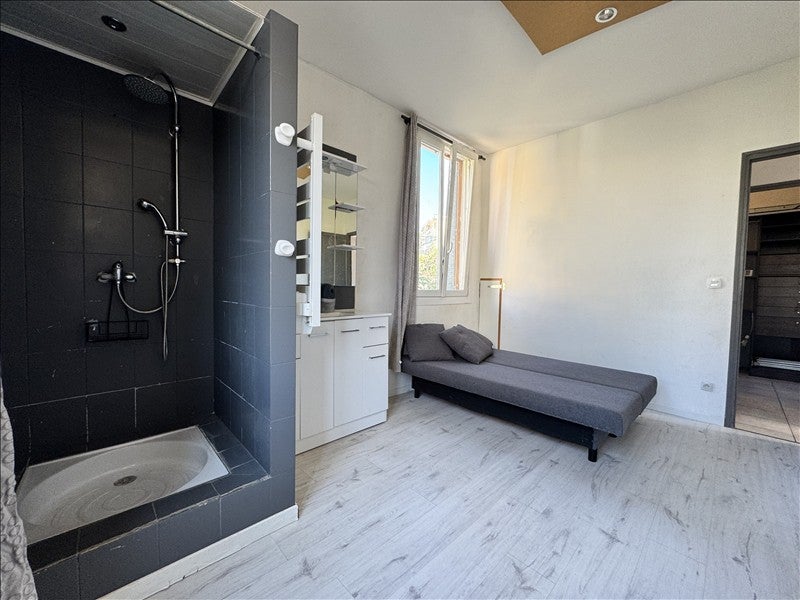 Flat Rue Alexis Agarrat in Toulon