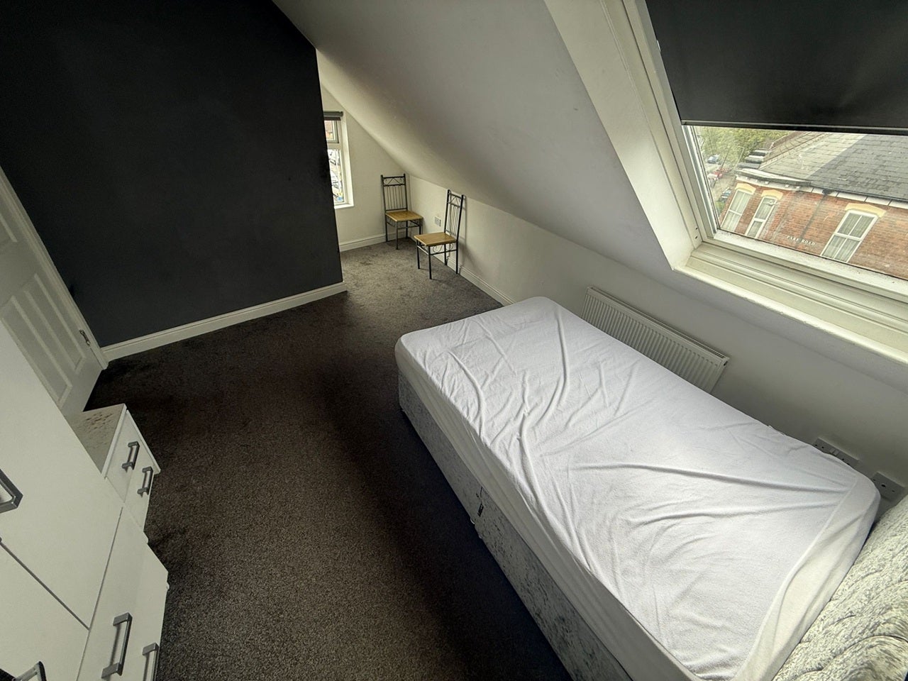 Room Cave Street in Hull