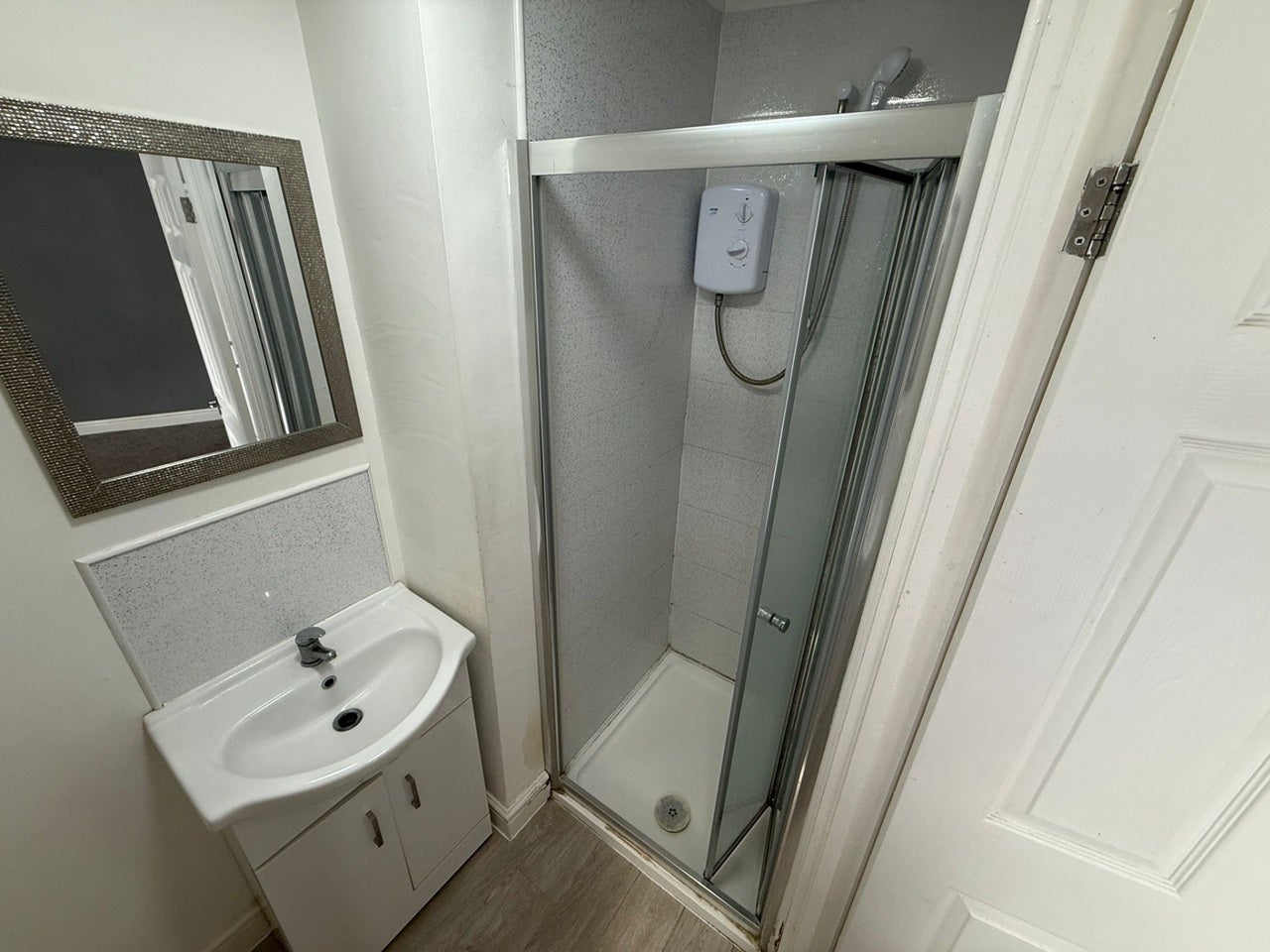 Room Cave Street in Hull