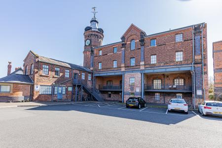 Flat Wilderspool Causeway in Warrington