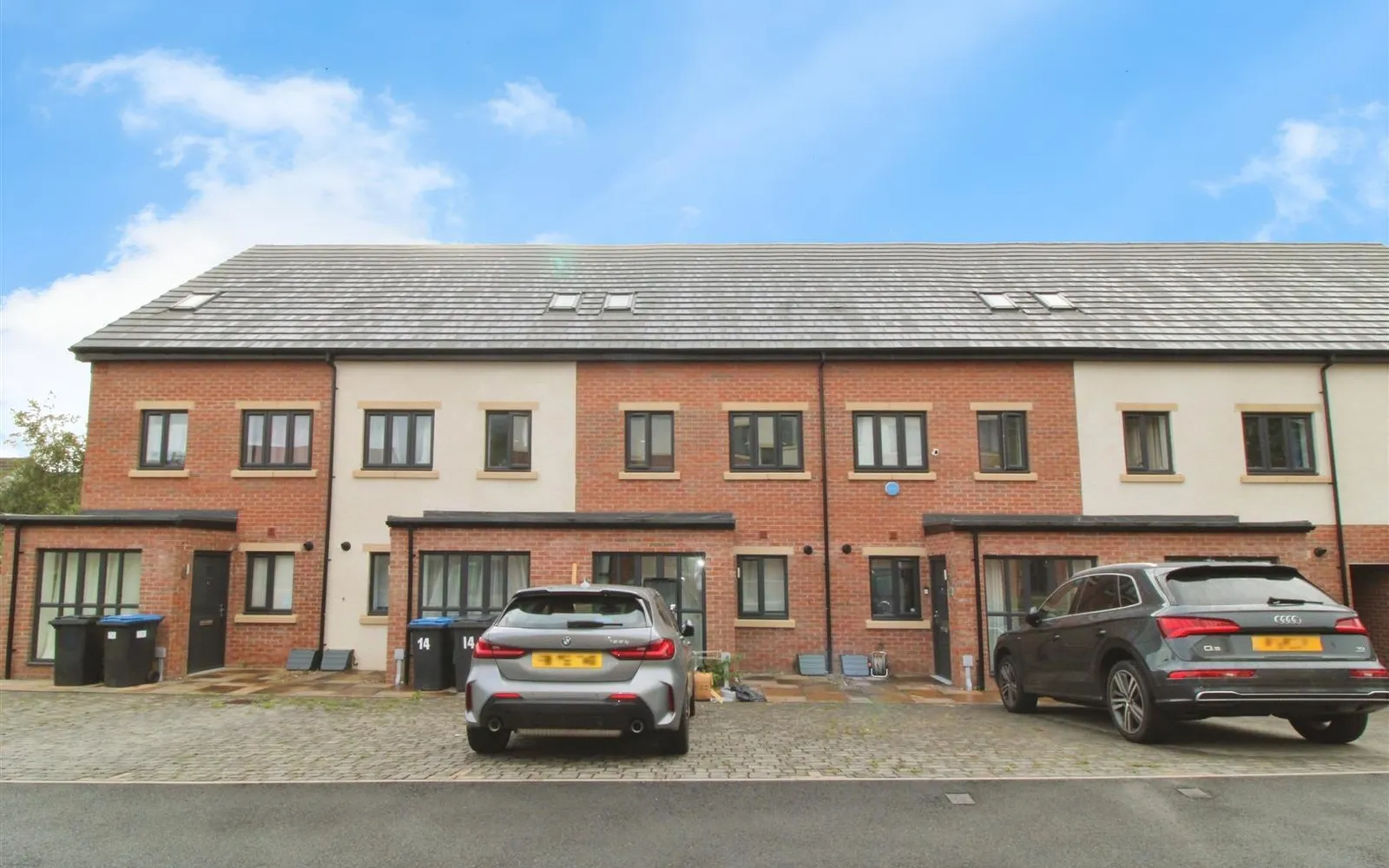 House Willowbank Close in Hinckley and Bosworth