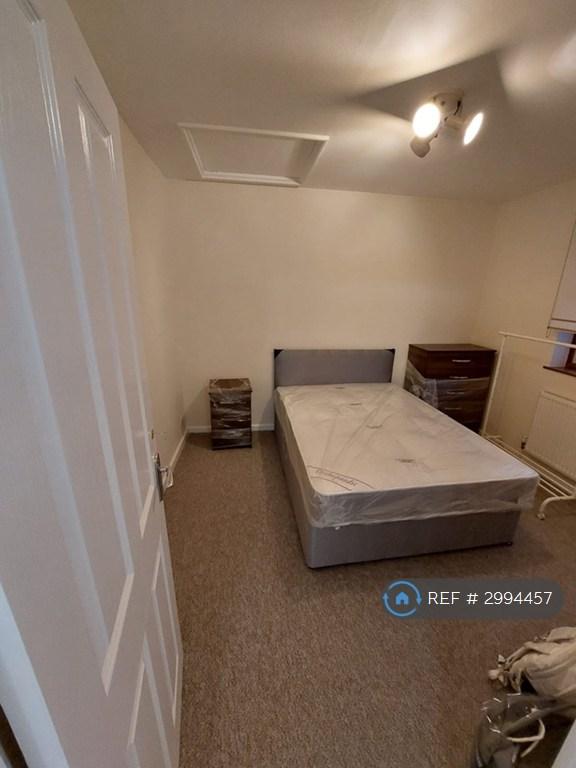Room Chalcombe Road in Greater London