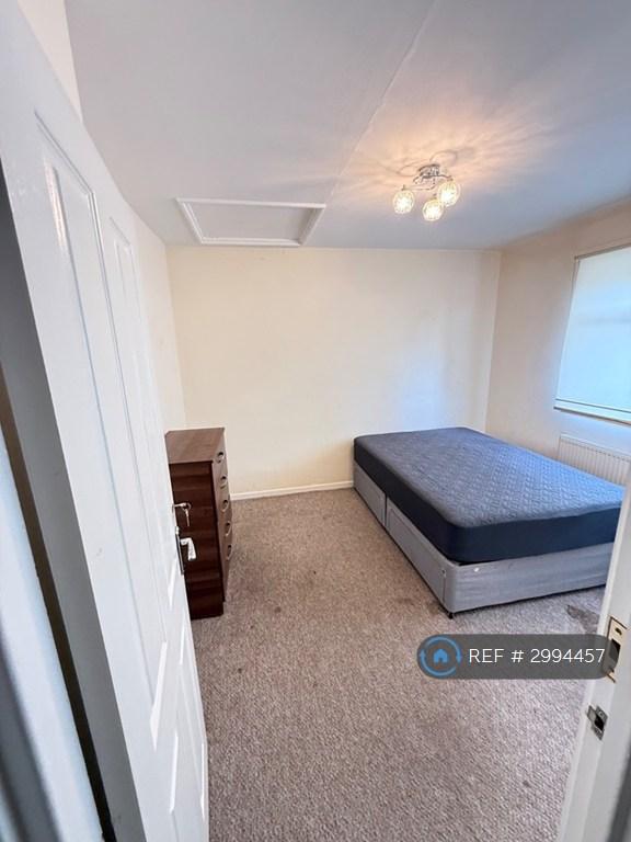 Room Chalcombe Road in Greater London