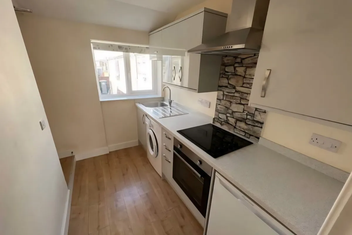 Flat Winsover Road in South Holland