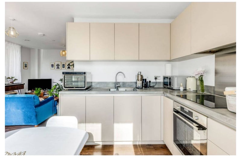 Room Brixton Hill in Greater London