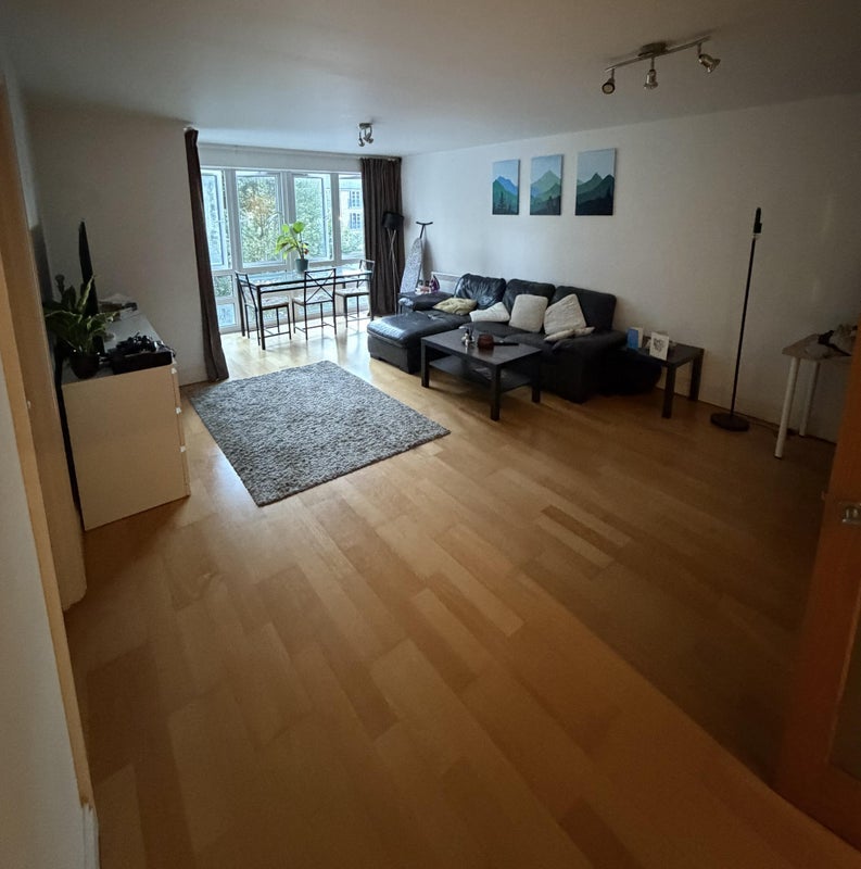 Room St. Davids Square in Greater London
