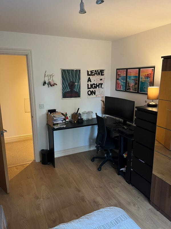 Room St. Davids Square in Greater London