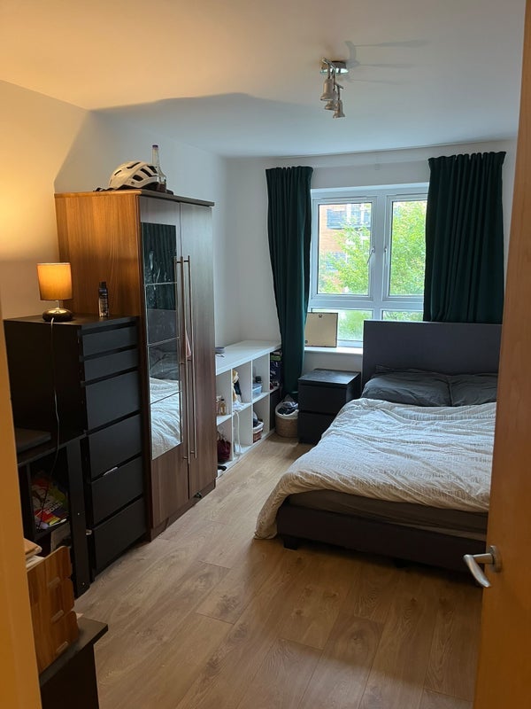 Room St. Davids Square in Greater London
