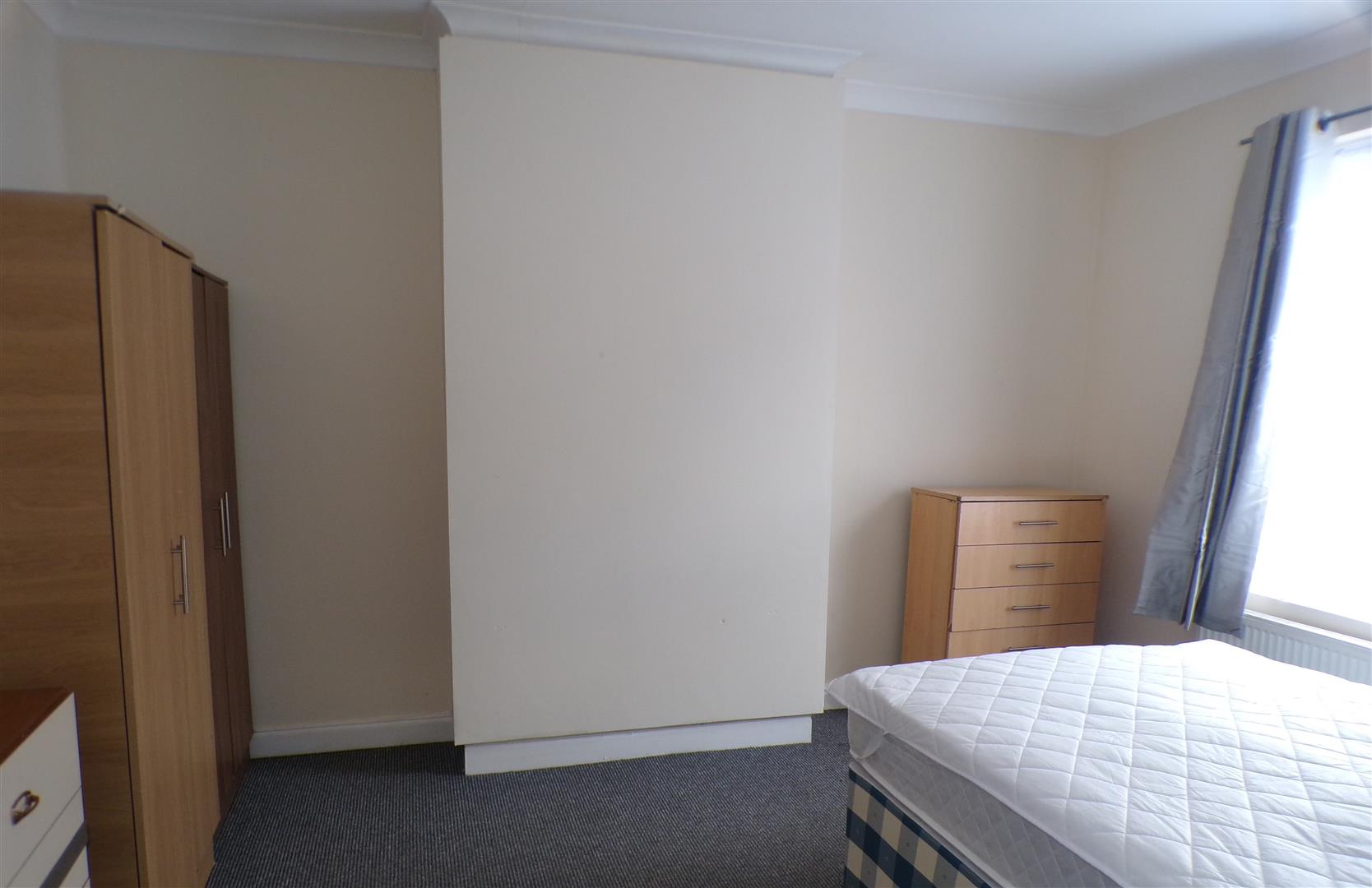Flat Recreation Crescent in Leeds
