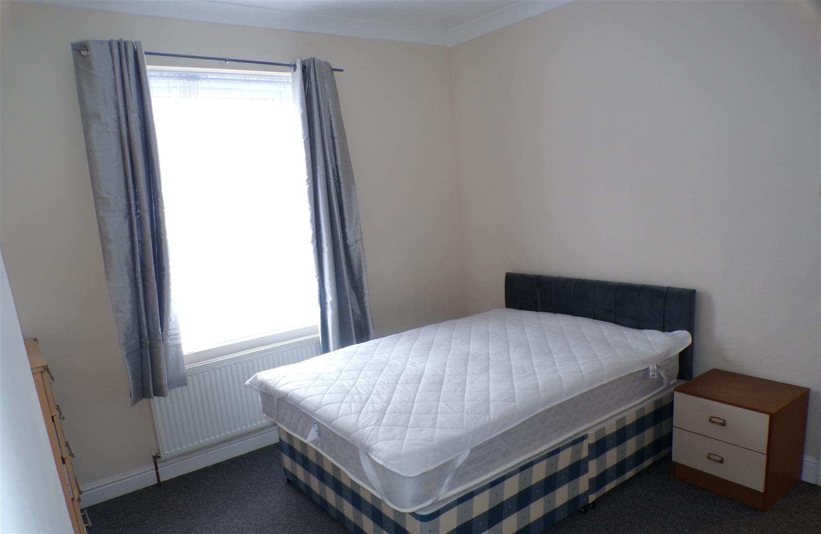 Flat Recreation Crescent in Leeds