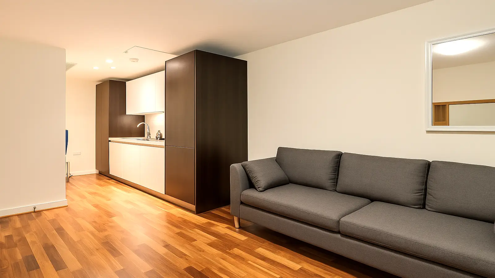 Flat Bunhill Row in Greater London