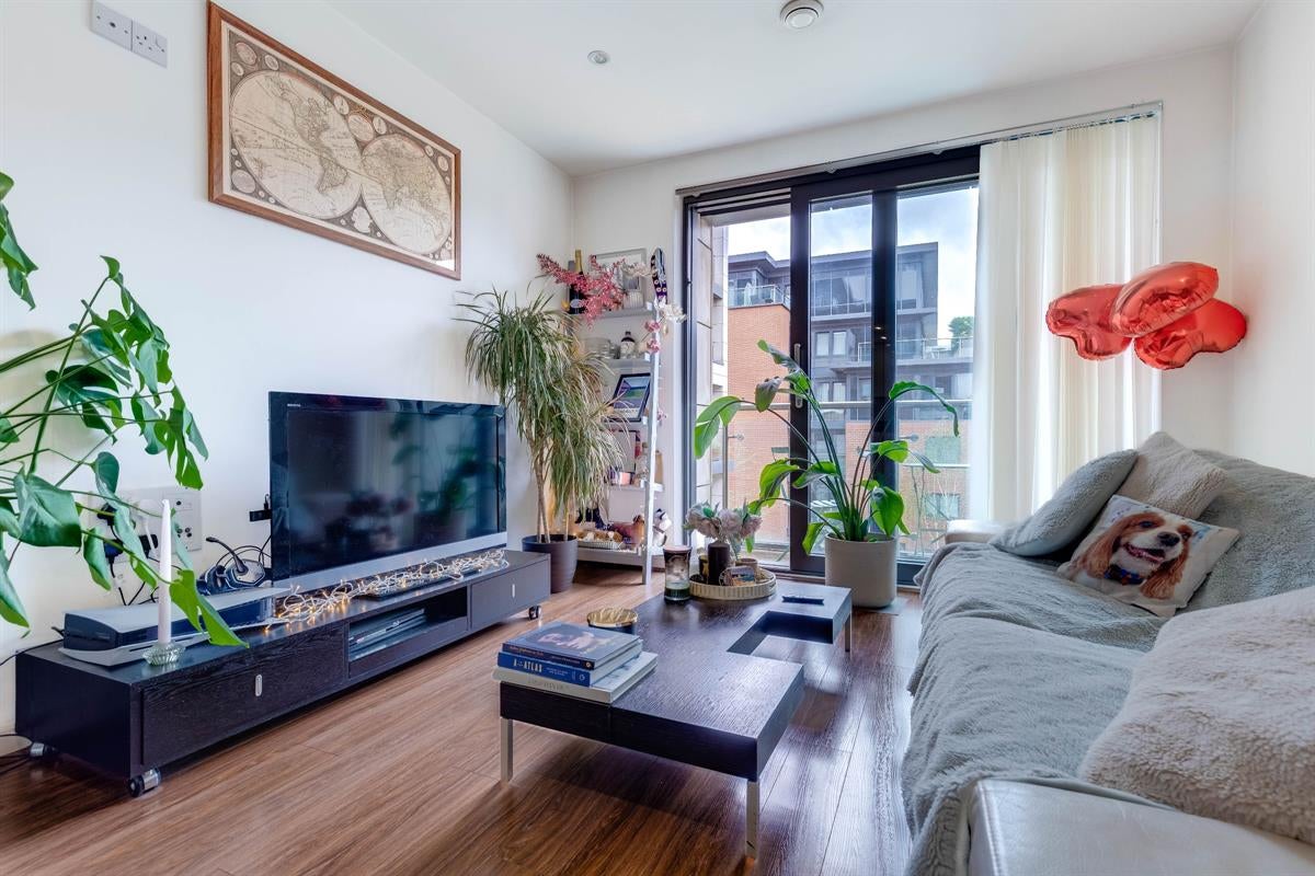 Flat Putney Hill in Greater London