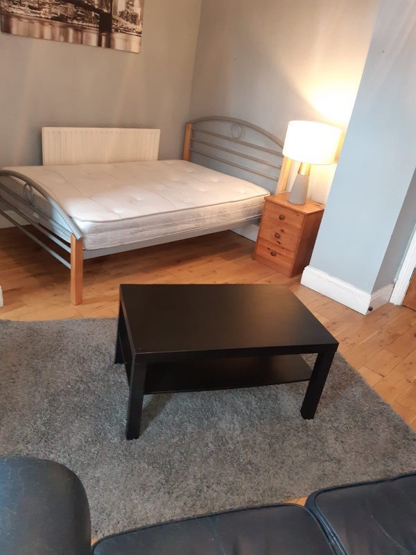 Flat Estcourt Avenue in Leeds