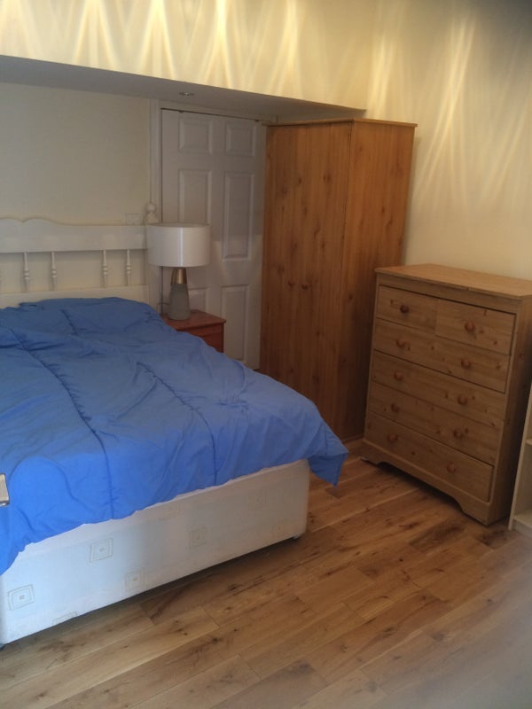 Flat Estcourt Avenue in Leeds