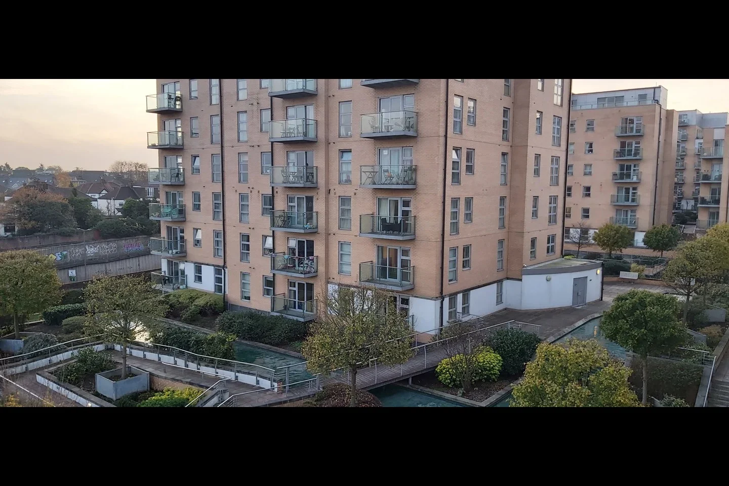 Flat Queen Mary Avenue in Greater London