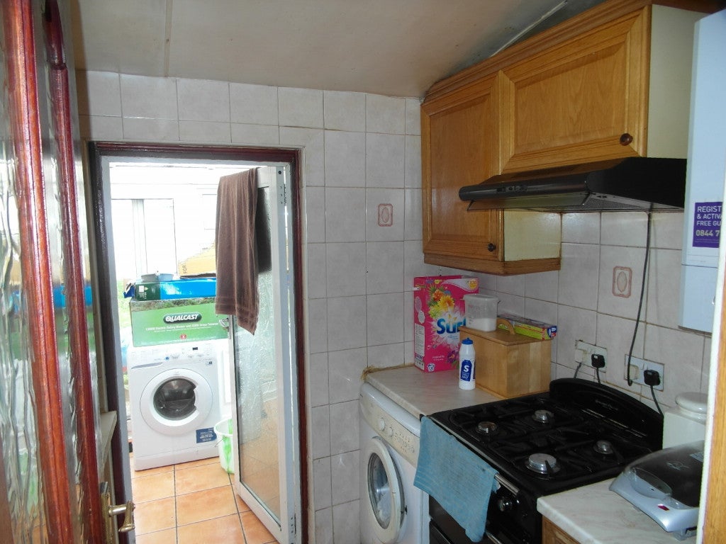 Flat Grange Road in Greater London