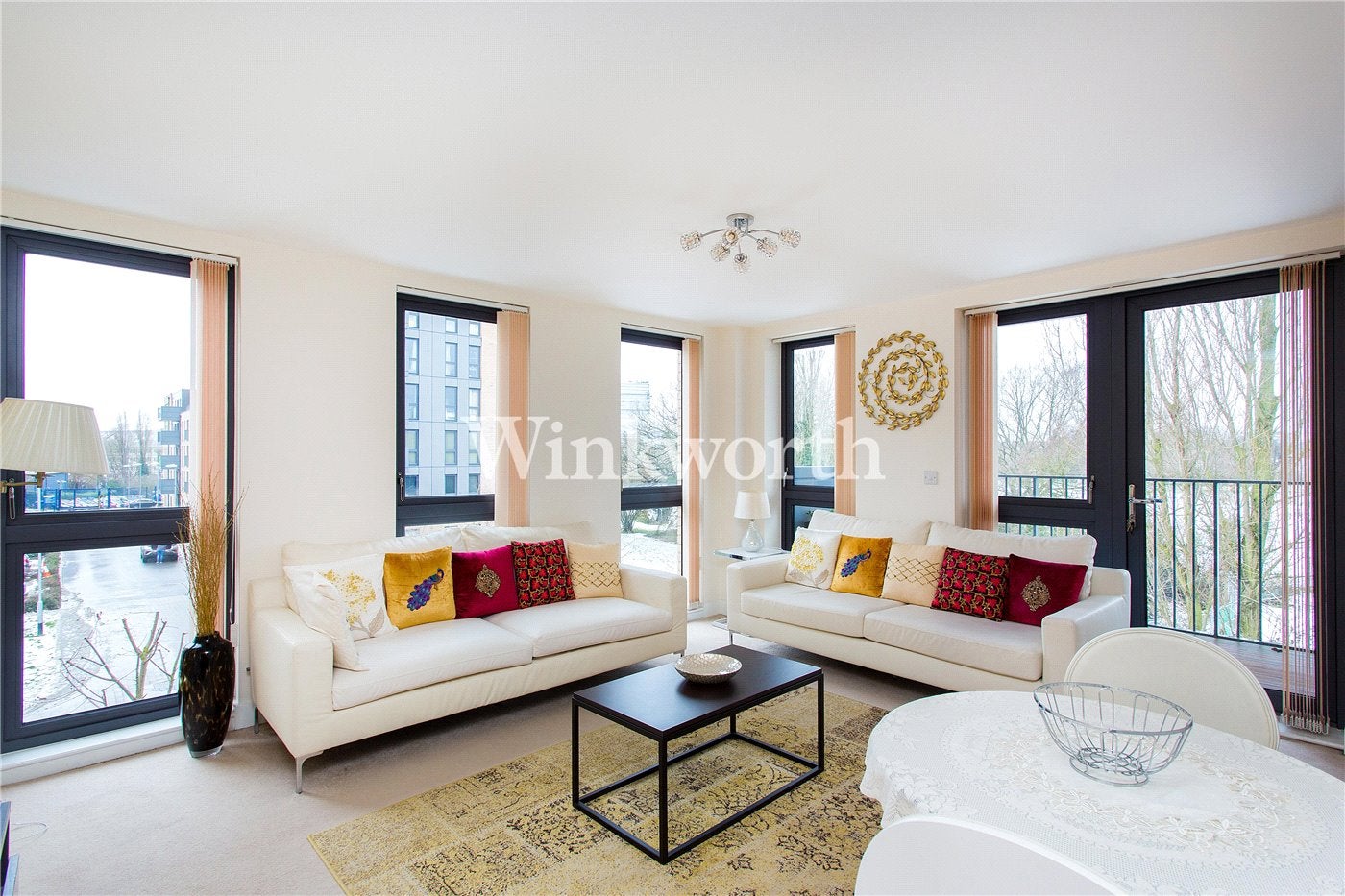 Flat Charcot Road in Greater London