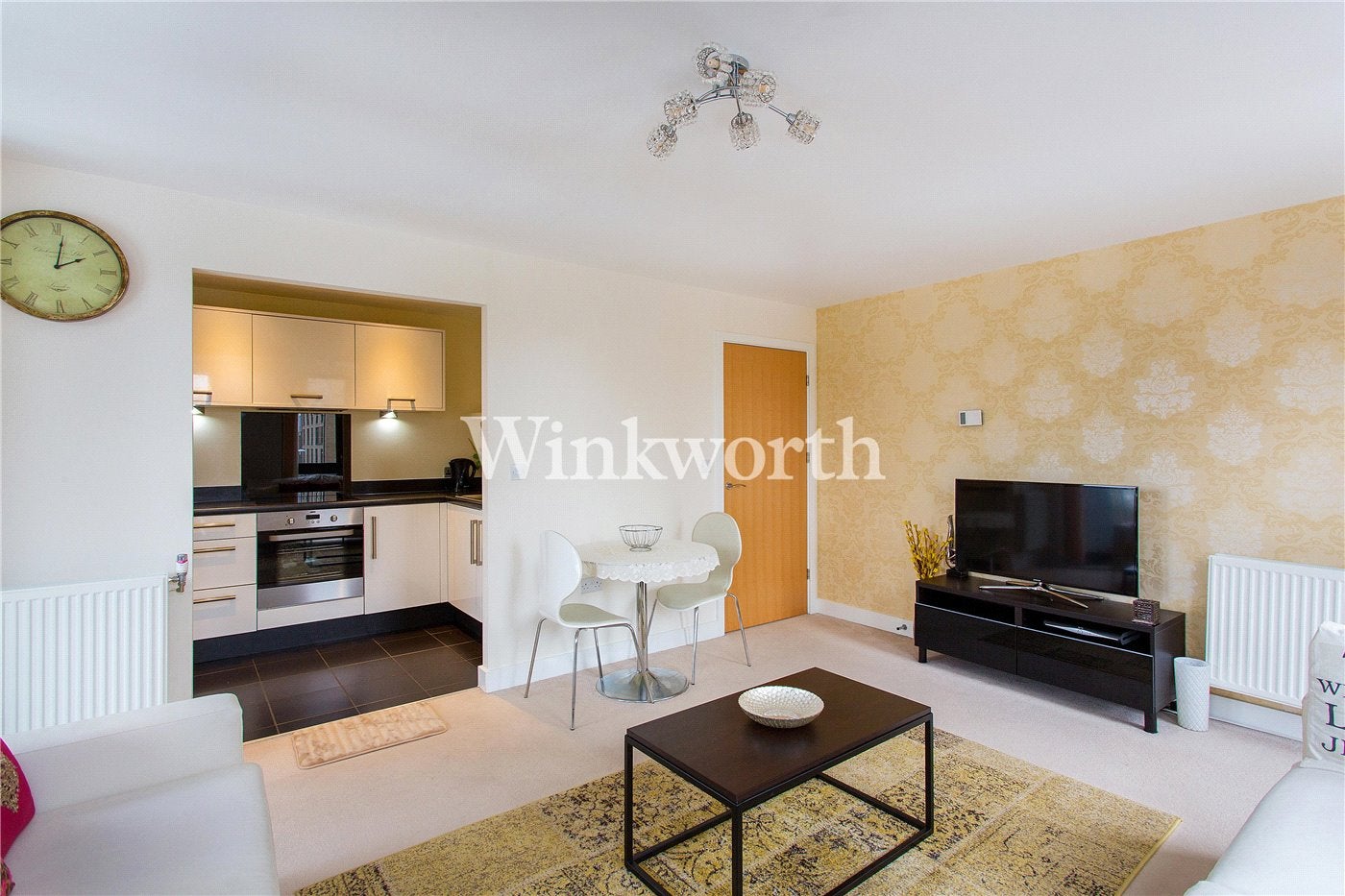 Flat Charcot Road in Greater London