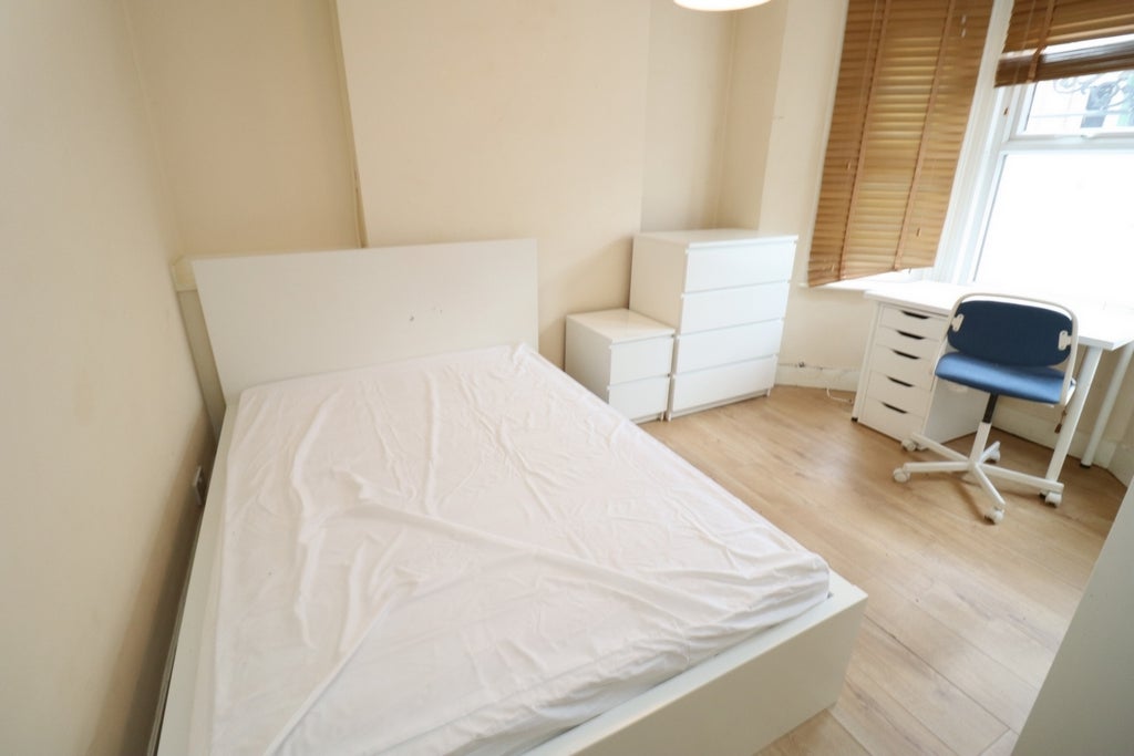 Room Globe Road in Greater London