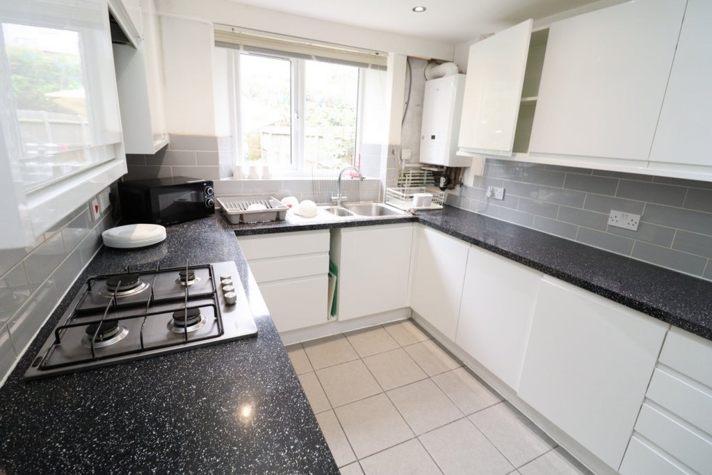 Room Globe Road in Greater London