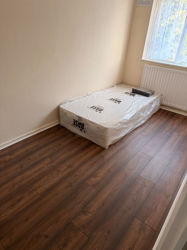 Room Claremont Road in Greater London