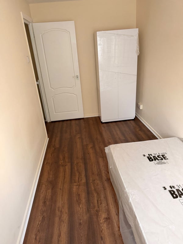 Room Claremont Road in Greater London