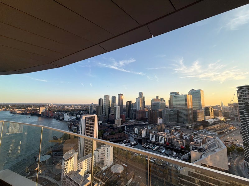 Room Biscayne Avenue in Greater London