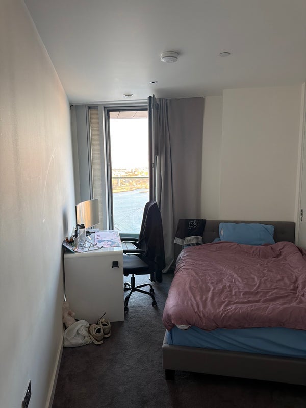 Room Biscayne Avenue in Greater London