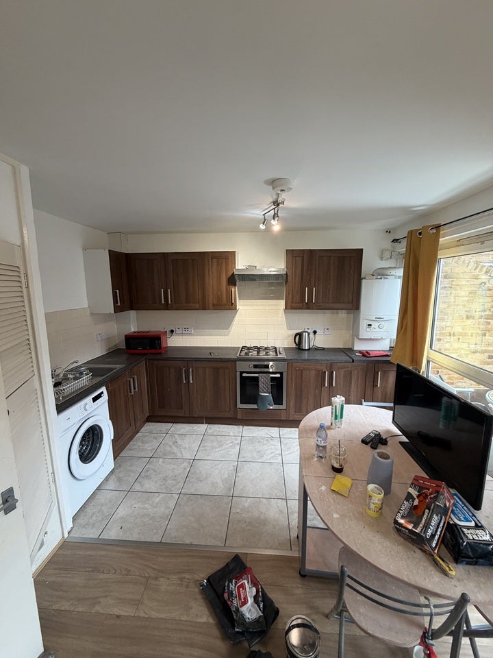 Flat Lampeter Square in Greater London