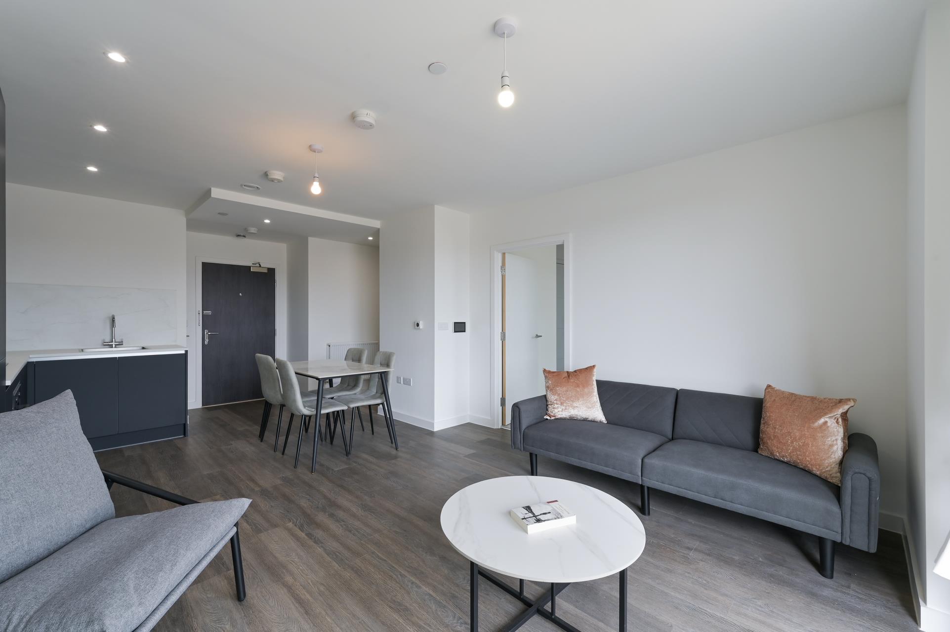 Flat Marriotts Close in Greater London