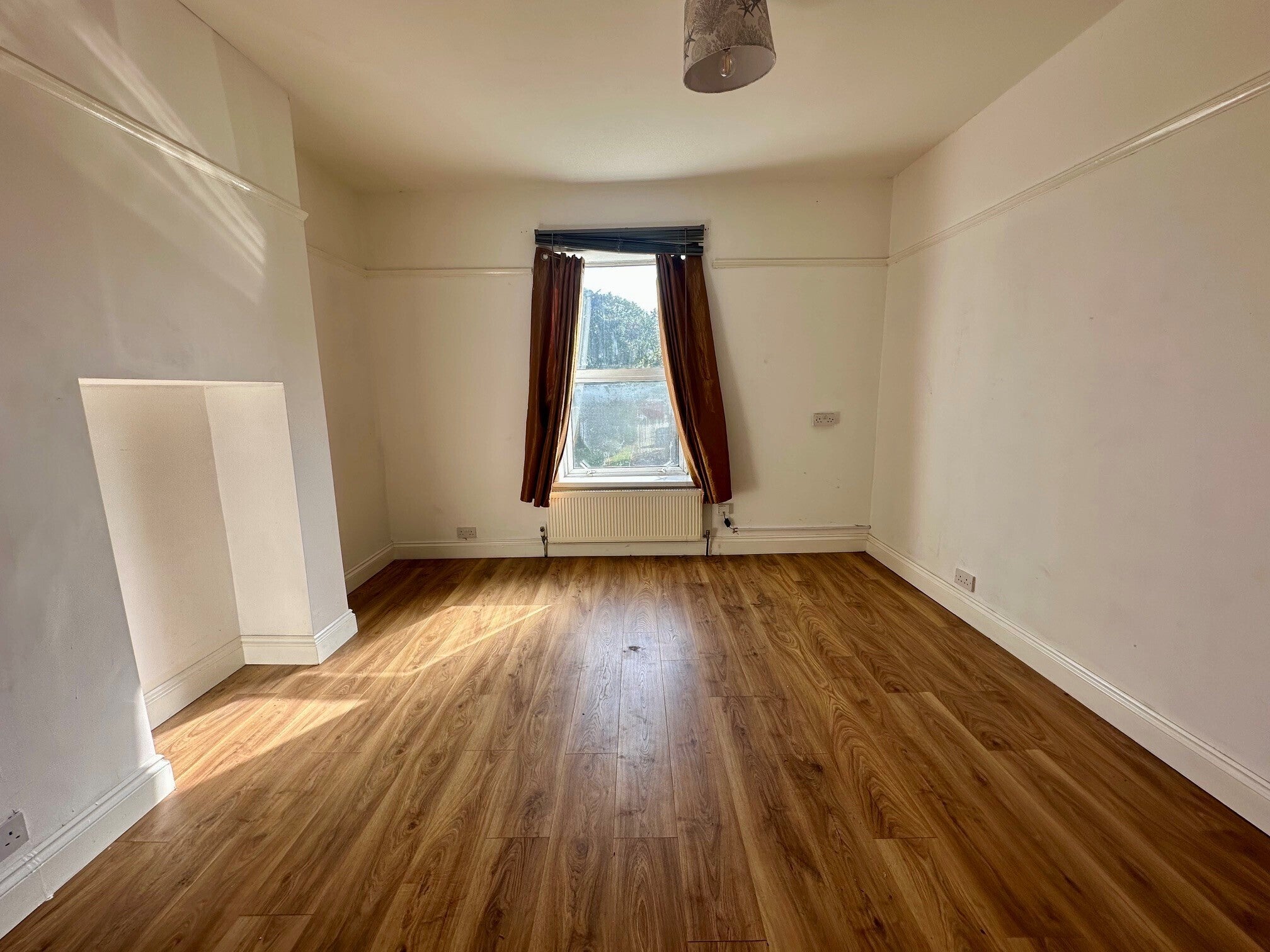 Room Privett Road in Gosport