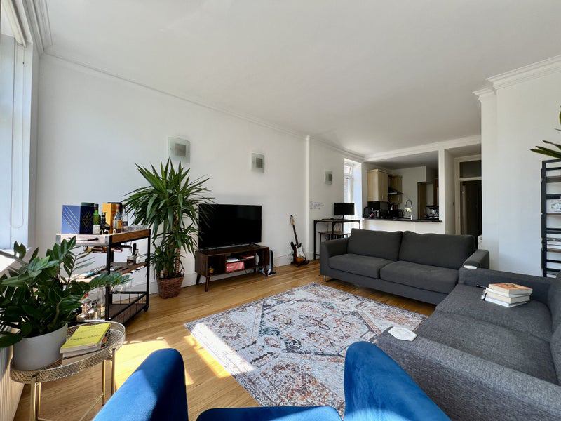 Room Mill Lane in Greater London