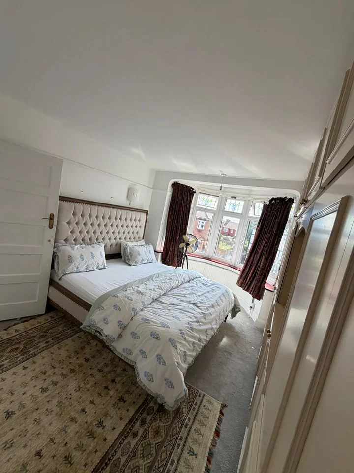 Room Ashmour Gardens in Greater London