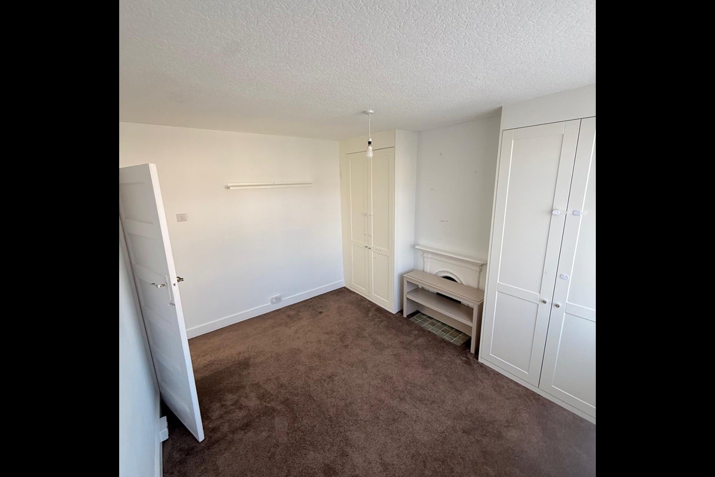 Room Ashmour Gardens in Greater London