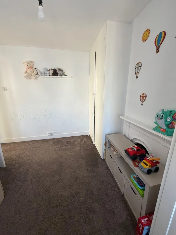 Room Ashmour Gardens in Greater London