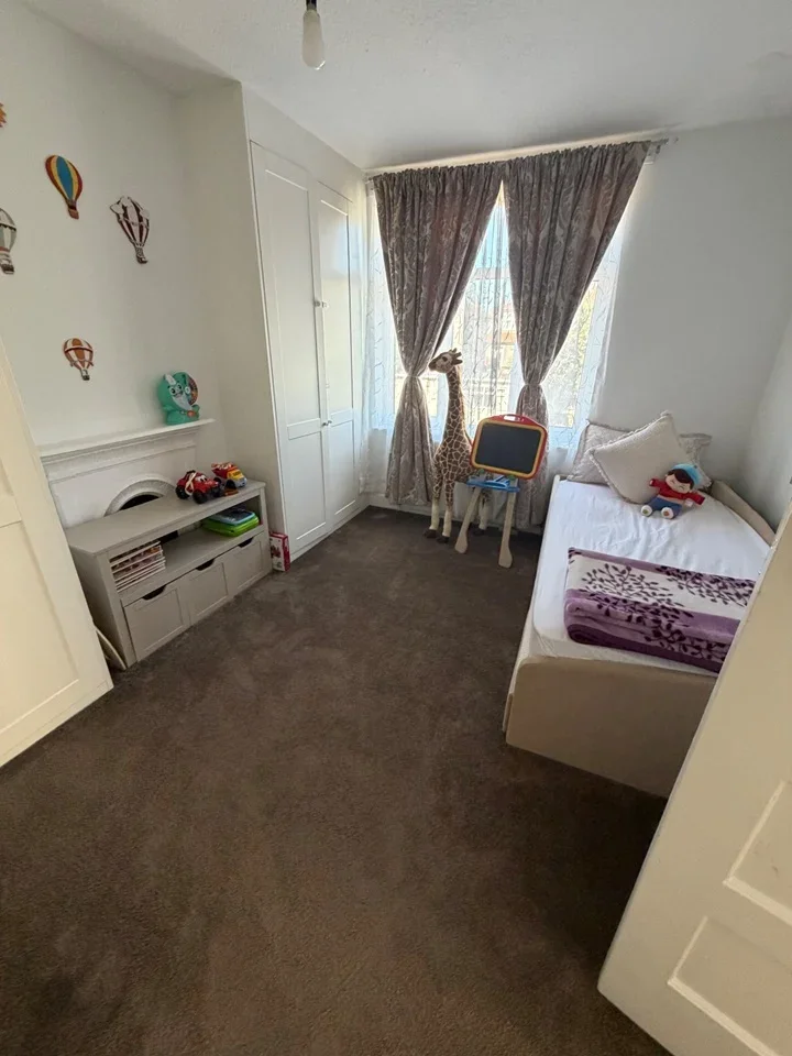 Room Ashmour Gardens in Greater London
