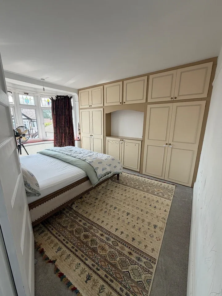 Room Ashmour Gardens in Greater London