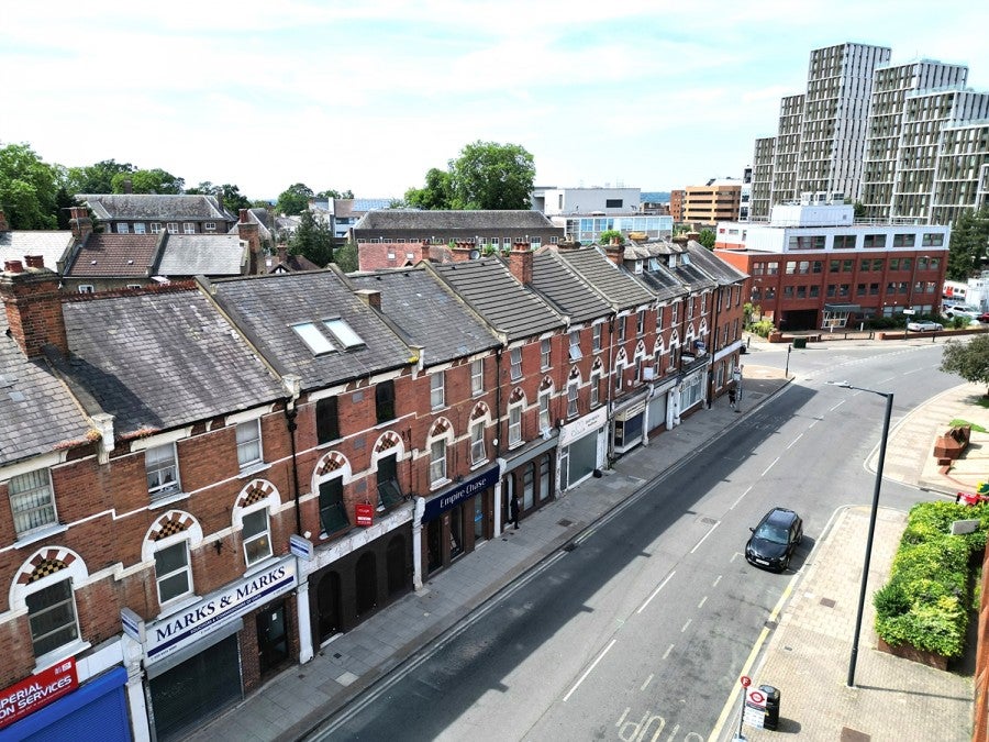 Flat Peterborough Road in Greater London