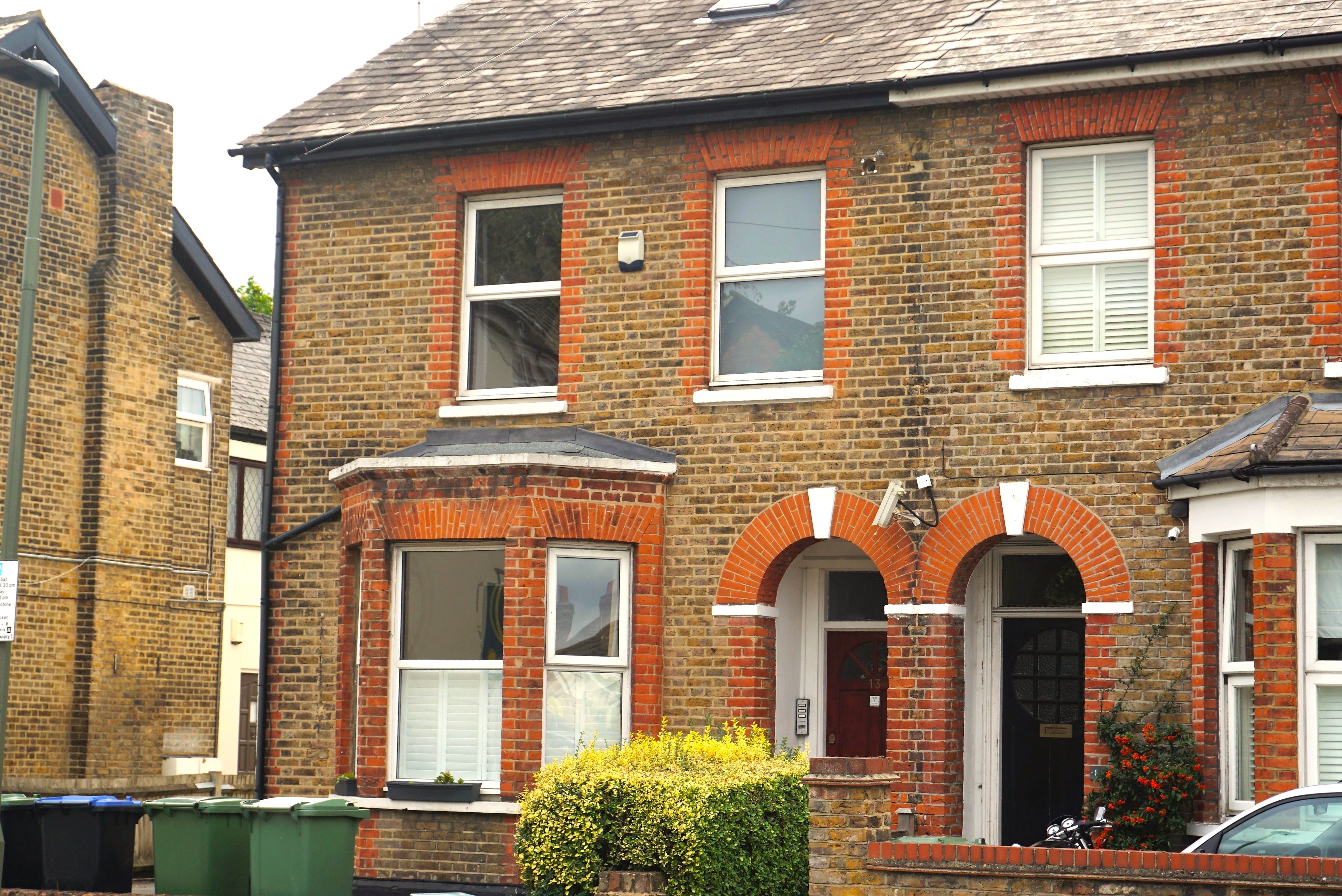 Flat Manor Road in Greater London
